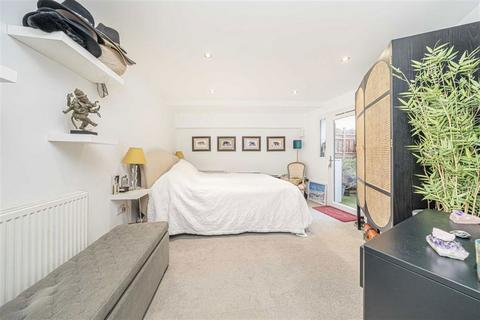 2 bedroom flat for sale, Kingston Lane, Teddington TW11