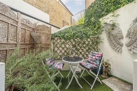 2 bedroom flat for sale, Kingston Lane, Teddington TW11
