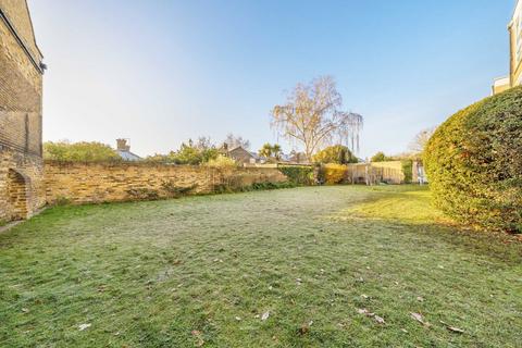 1 bedroom flat for sale, Station Road, Hampton TW12