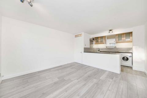 1 bedroom flat for sale, Station Road, Hampton TW12