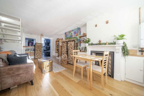 2 bedroom house for sale, Parrs Place, Hampton TW12