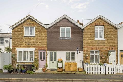 Parrs Place, Hampton TW12