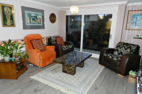 3 bedroom flat for sale, Forsyth Place, Enfield EN1