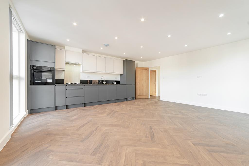 4 Bedrooms Flat For Rent
