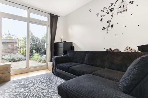 1 bedroom flat to rent, Ivy Crescent, London W4