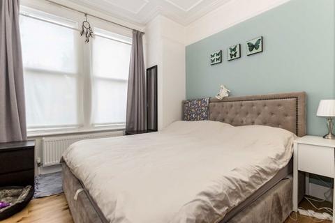 1 bedroom flat to rent, Ivy Crescent, London W4