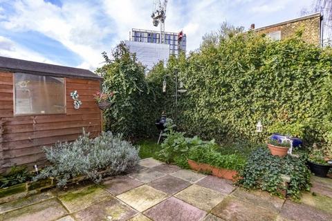 1 bedroom flat to rent, Ivy Crescent, London W4