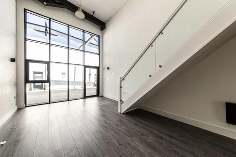 Studio to rent, Bollo Lane, London W3