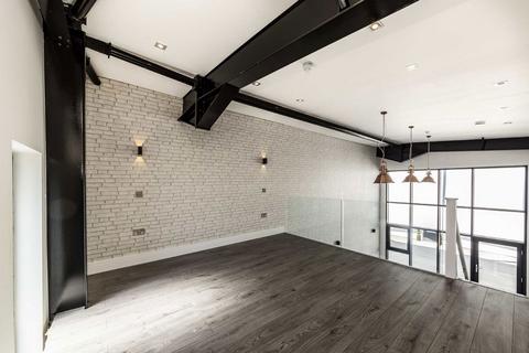 Studio to rent, Bollo Lane, London W3
