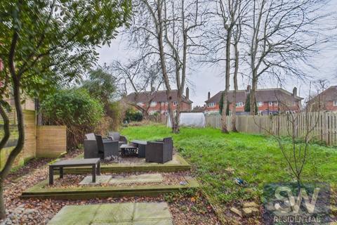 5 bedroom semi-detached house to rent, Low Grange View, Leeds