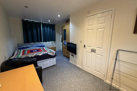 5 bedroom semi-detached house for sale, 2 Severn Street, Stoke-On-Trent, Staffordshire ST1 5EW