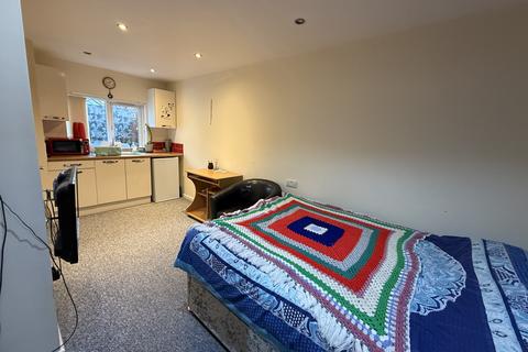 5 bedroom semi-detached house for sale, 2 Severn Street, Stoke-On-Trent, Staffordshire ST1 5EW