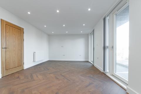 3 bedroom flat to rent, Norbury Avenue, London, SW16