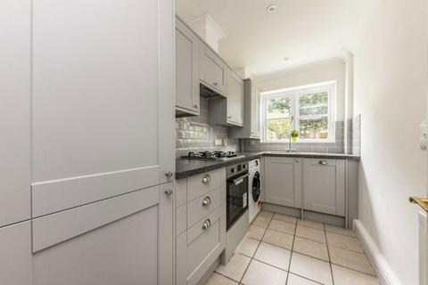 3 bedroom house to rent, Harvey Drive, Hampton TW12