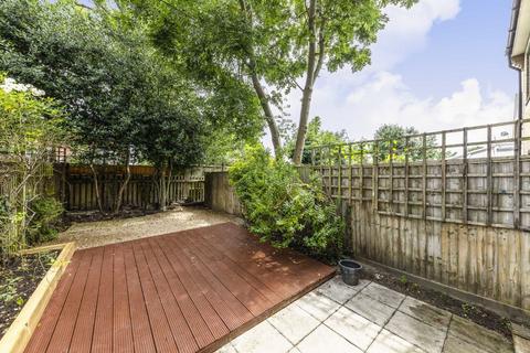 3 bedroom house to rent, Harvey Drive, Hampton TW12