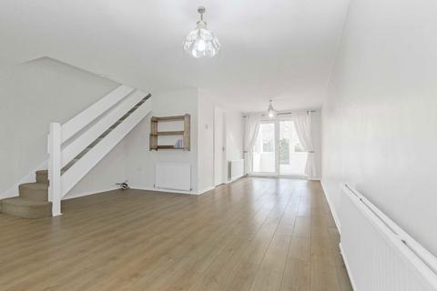 undefined, Fearnley Crescent, Hampton TW12