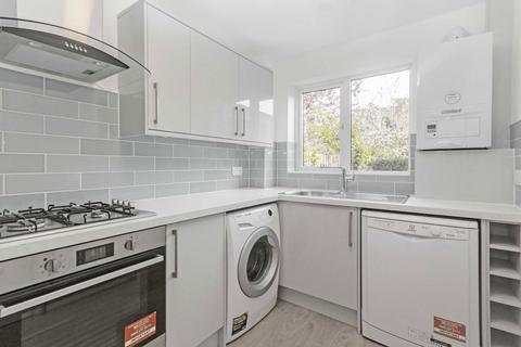 undefined, Fearnley Crescent, Hampton TW12