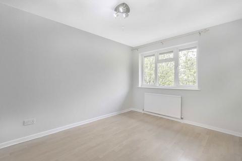 undefined, Fearnley Crescent, Hampton TW12