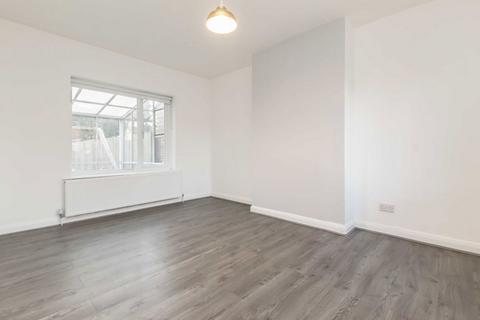 3 bedroom house to rent, Winslow Way, Feltham TW13
