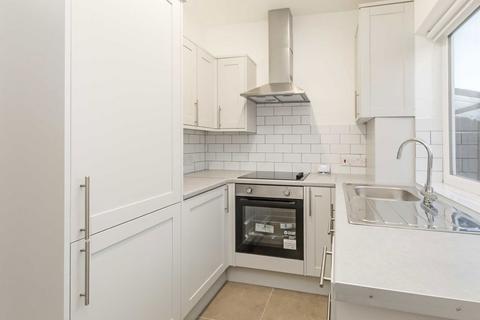 3 bedroom house to rent, Winslow Way, Feltham TW13