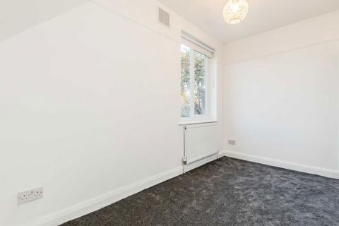 3 bedroom house to rent, Winslow Way, Feltham TW13