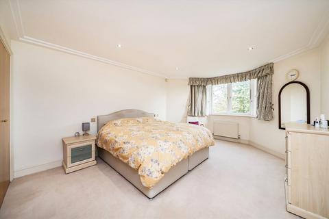 3 bedroom flat for sale, Kidderpore Avenue, London NW3