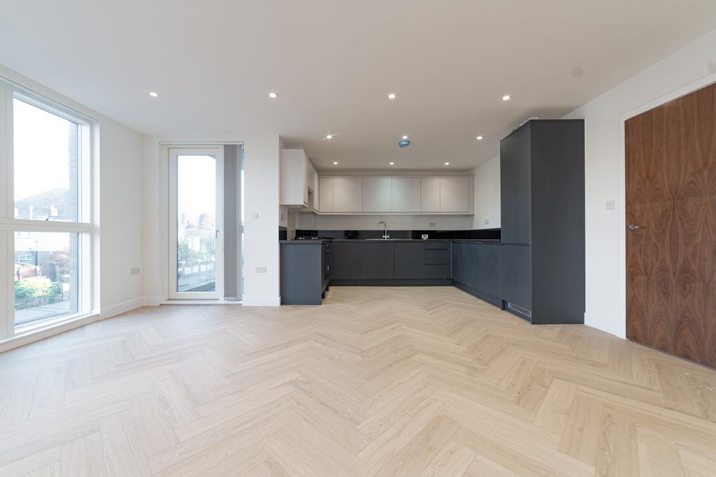 2 Bedrooms Flat For Rent