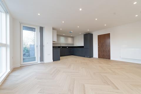 2 bedroom flat to rent, Norbury Avenue, London, SW16