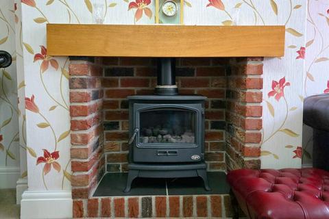 2 bedroom semi-detached house for sale, Crompton Avenue, Doncaster