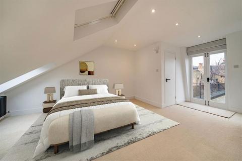 3 bedroom terraced house to rent, Colehill Lane, London SW6