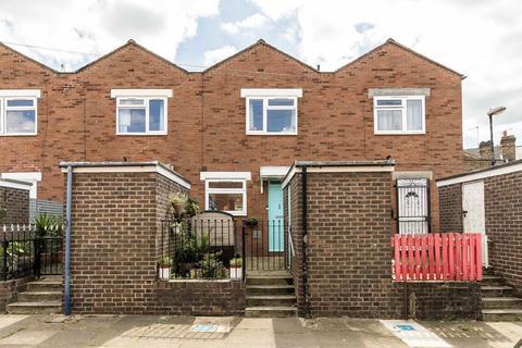 2 bedroom house to rent, Norcroft Gardens, London SE22
