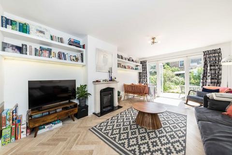 2 bedroom house to rent, Norcroft Gardens, London SE22