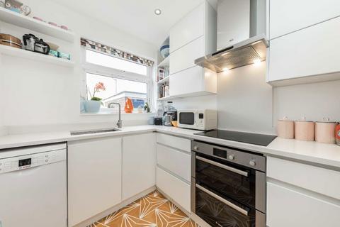 2 bedroom house to rent, Norcroft Gardens, London SE22