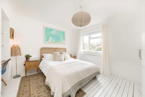 2 bedroom house to rent, Norcroft Gardens, London SE22
