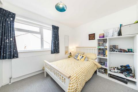 2 bedroom house to rent, Norcroft Gardens, London SE22
