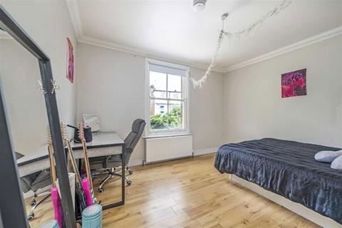 3 bedroom flat to rent, Heber Road, London NW2