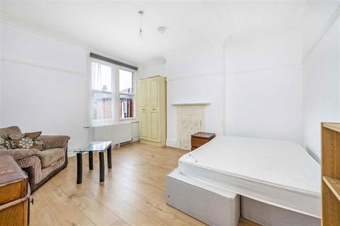 3 bedroom flat to rent, Heber Road, London NW2