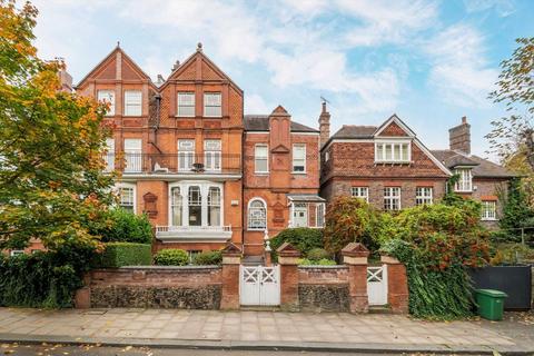 3 bedroom flat for sale, Ellerdale Road, London NW3