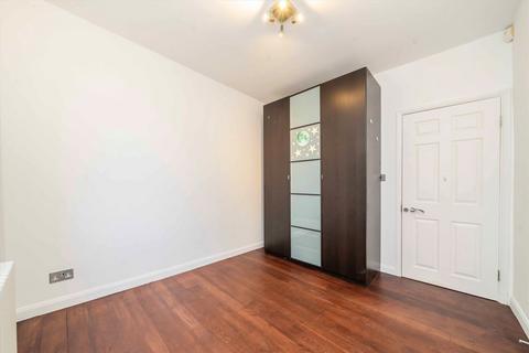 3 bedroom flat for sale, Ellerdale Road, London NW3