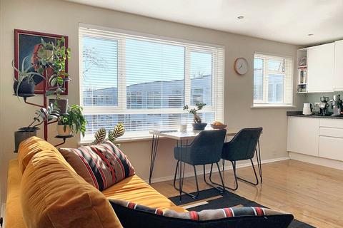 1 bedroom flat for sale, Ashburnham Road, Richmond, TW10