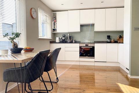 1 bedroom flat for sale, Ashburnham Road, Richmond, TW10