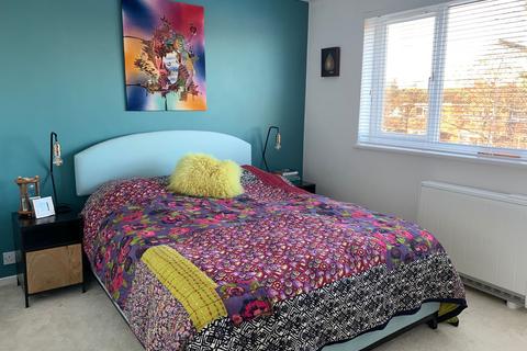 1 bedroom flat for sale, Ashburnham Road, Richmond, TW10