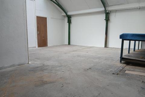 Warehouse to rent - Garden Street, Abbey Village, Chorley