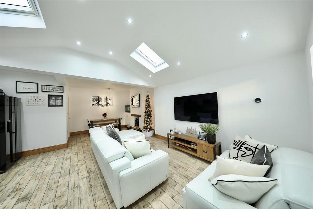 Open plan kitchen living diner