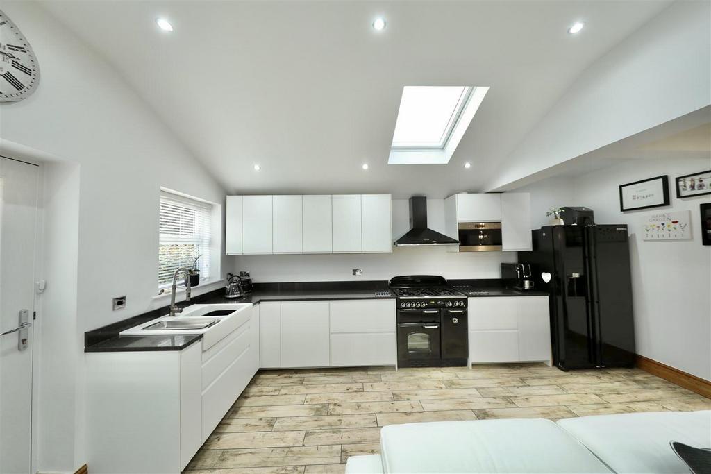 Open plan kitchen living diner