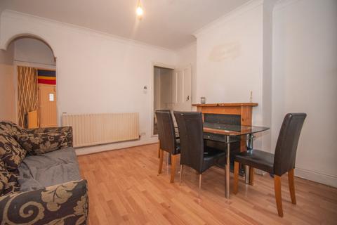 3 bedroom terraced house to rent, Oxford Street, Loughborough