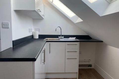 Studio to rent, Cheam, Sutton SM3
