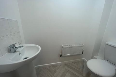 3 bedroom semi-detached house to rent, Amblerise Close, Amington, Tamworth, B77