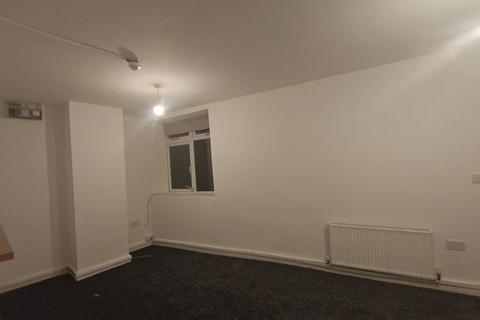 3 bedroom apartment to rent, High Street, Felling NE10