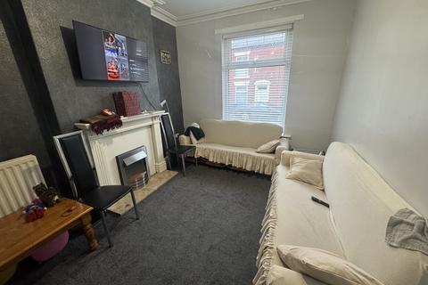 2 bedroom end of terrace house to rent, Prince Street, Rochdale OL16